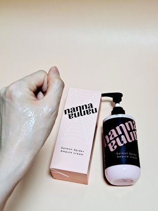 난나 살몬 스파이더 검버섯 미백 톤업 화이트닝 연어 앰플 크림 300ml 대용량 — 5점을 준 리뷰어가 2022년 8월 올린 사용 사진