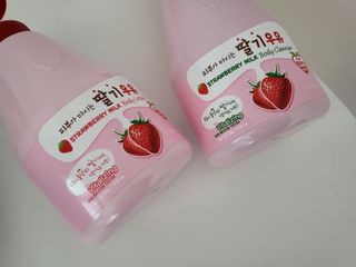 [과일나라] 피부가 마시는 딸기우유 바디클렌저&바디로션 — 4점을 준 리뷰어가 2022년 9월 올린 사용 사진
