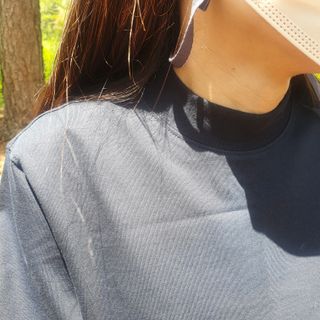 로서울 High Neck T-Shirt Navy, Gray — 5점을 준 리뷰어가 2021년 5월 올린 사용 사진