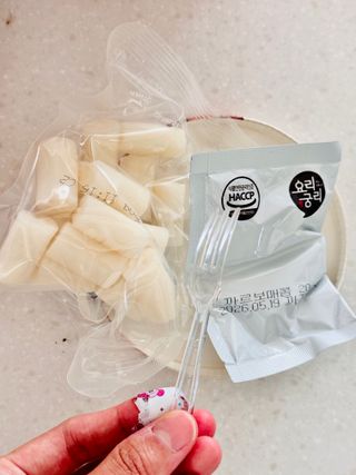 나우  [요리궁리] B타입 ( 매콤, 치즈, 매콤까르보 ) 꽃떡볶이 6개입 세트 — 5점을 준 리뷰어가 2025년 3월 올린 사용 사진