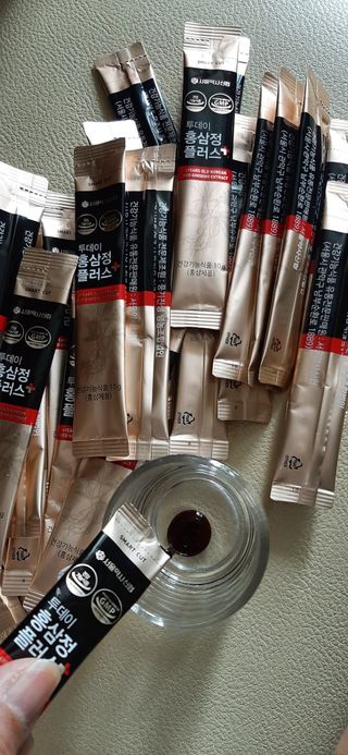 서울약사신협_투데이홍삼정플러스스틱_10g x 30포 — 5점을 준 리뷰어가 2021년 7월 올린 사용 사진