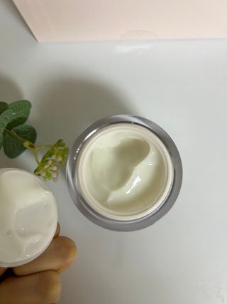 프리마인 바르기만 하면 철벽 스킨케어+24시간 마스크팩 효과. 셀라브 리제너레이팅 시스템 부스터+크림 세트 — 5점을 준 리뷰어가 2023년 4월 올린 사용 사진