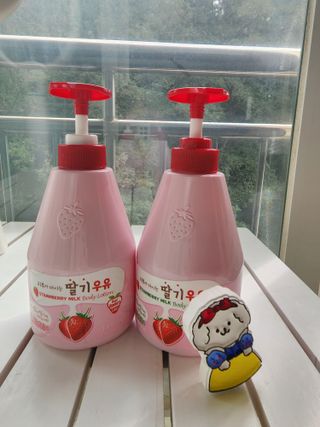 [과일나라] 피부가 마시는 딸기우유 바디클렌저&바디로션 — 5점을 준 리뷰어가 2022년 10월 올린 사용 사진