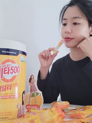광동생활건강 [광동] 제니비타민C 비타500데일리스틱 180포+제니등신대+제니스티커 — 5점을 준 리뷰어가 2021년 12월 올린 사용 사진