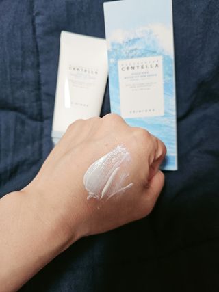 [스킨1004] 마다가스카르 센텔라 히알루-시카 워터핏 선세럼 50ml — 5점을 준 리뷰어가 2024년 5월 올린 사용 사진