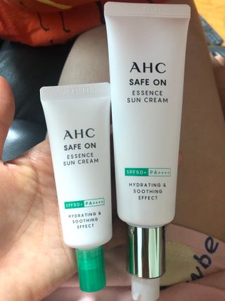 [AHC] 세이프온 에센스 선크림 올리브영 스페셜 증정 기획세트 — 4점을 준 리뷰어가 2022년 6월 올린 사용 사진