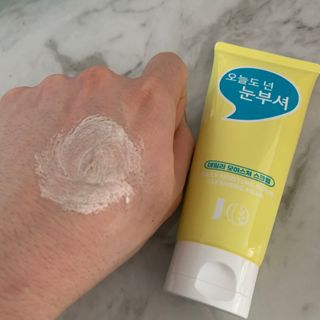 IO 아이오 오늘도 넌 눈부셔 - 데일리 스크럽 클렌징폼 — 5점을 준 리뷰어가 2021년 2월 올린 사용 사진