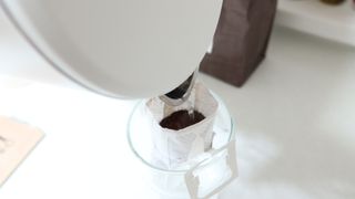 커스프 드립백 커피 G1원두 버라이어티팩 12g 12개입 — 5점을 준 리뷰어가 2022년 8월 올린 사용 사진