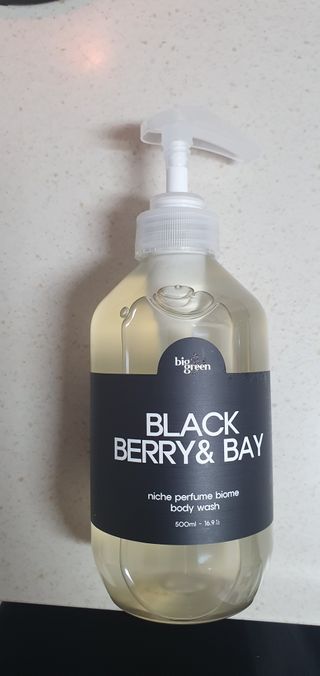 빅그린 니치 퍼퓸 바이옴바디워시 500ml(상탈, 블랙베리&베이, 블랑쉐 3종 중 택1) — 5점을 준 리뷰어가 2022년 8월 올린 사용 사진