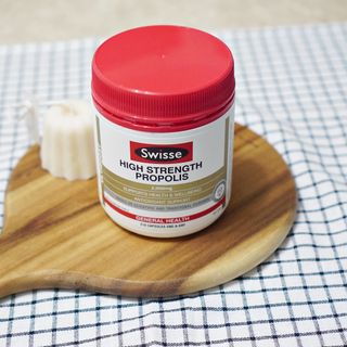 Swisse 스위스 고함량 프로폴리스 2,000mg 210정 — 4점을 준 리뷰어가 2021년 5월 올린 사용 사진