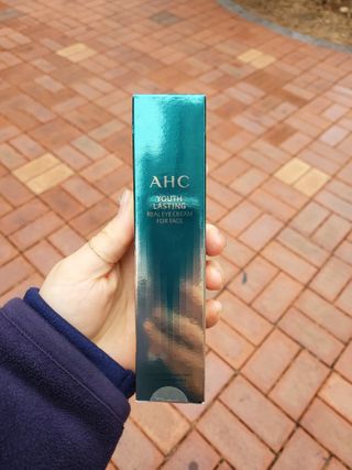 [NEW 탄력유턴 아이크림] AHC 유스 래스팅 리얼 아이크림 포 페이스 — 5점을 준 리뷰어가 2021년 2월 올린 사용 사진