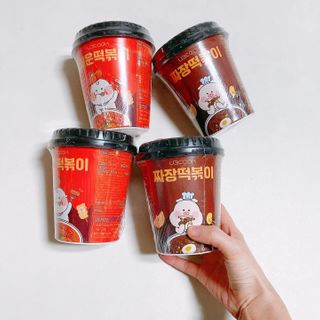 유비쿡 컵떡볶이 매운컵떡볶이2개/ 짜장컵떡볶이 2개  총 4개세트 — 5점을 준 리뷰어가 2021년 2월 올린 사용 사진