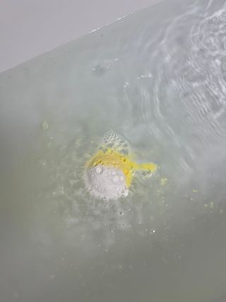 소담스퀘어 상암 Evreryday Bath Bomb Day7(에브리데이 배쓰밤 데이7) / 7종 중 2종 랜덤발송 — 5점을 준 리뷰어가 2022년 11월 올린 사용 사진