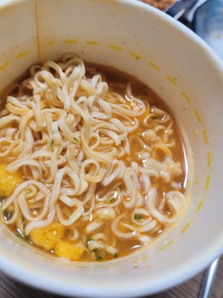NISSIN 닛신 컵누들  4종 - 씨푸드오리지날, 씨푸드 스파이시, 씨푸드 커리, 씨푸드 XO소스 — 3.5점을 준 리뷰어가 2022년 4월 올린 사용 사진