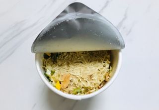 NISSIN 닛신 컵누들  4종 - 씨푸드오리지날, 씨푸드 스파이시, 씨푸드 커리, 씨푸드 XO소스 — 5점을 준 리뷰어가 2021년 11월 올린 사용 사진