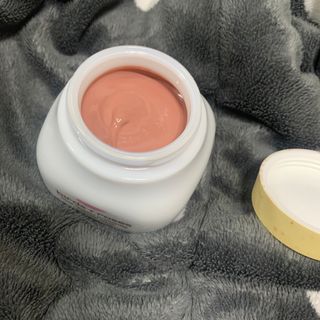 오오하와이 버즈 플러스 로지스 로즈 쿼츠 하이드레이팅 플러스 퍼밍 마스크 150g — 3.5점을 준 리뷰어가 2021년 1월 올린 사용 사진