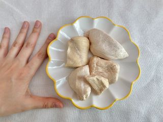 [펫시밀] 원물그대로 영양듬뿍 동결건조 왕북어트릿300g,왕치킨트릿400g,열빙어트릿300g 대용량 간식 — 5점을 준 리뷰어가 2023년 5월 올린 사용 사진
