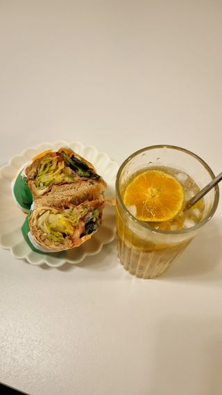 몽베스트 Montbest with Sparkling water Plain 20병 — 5점을 준 리뷰어가 2022년 11월 올린 사용 사진