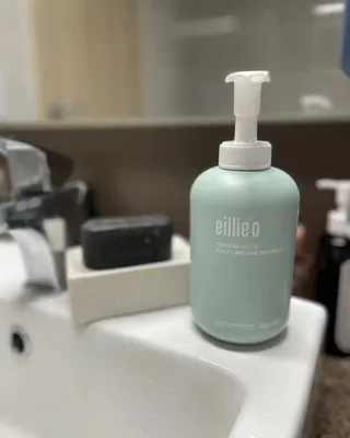 1. eillie o 미네랄 일라이트 헤어 샴푸 2. eillie o 미네랄 일라이트 퓨어 클렌징 솝 — 5점을 준 리뷰어가 2022년 5월 올린 사용 사진