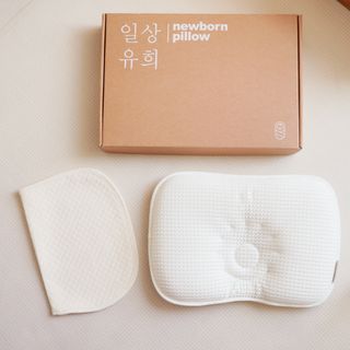 일상유희 newborn 뉴본필로우 아기두상관리베개 — 4.5점을 준 리뷰어가 2023년 1월 올린 사용 사진