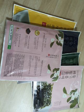 [해림맛김] 들기름에 구운 바삭바삭 김 4종 세트 + 1종 랜덤발송 총5개입 — 5점을 준 리뷰어가 2021년 2월 올린 사용 사진
