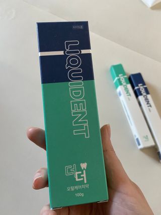 리퀴덴트 오랄케어 온가족용 리퀴덴트 더더 오랄케어 무불소 치약 + 임상시험완료 이중 미세 엠보싱 칫솔 올데이세트 — 5점을 준 리뷰어가 2020년 12월 올린 사용 사진