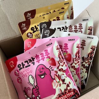 스낵스 와그작후루룩 3종_카카오2봉+아몬드2봉+딸기2봉 (총 6봉) — 5점을 준 리뷰어가 2024년 3월 올린 사용 사진
