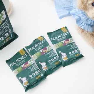 [푸디웜] 라포그  리얼인섹트 웨이트밸런스 저알러지 강아지 사료  1.2KG — 5점을 준 리뷰어가 2022년 6월 올린 사용 사진