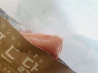 도그퓨어 푸드닭 강아지 닭고기 통살 애견간식 오리지널/차전자피/초록입홍합 — 5점을 준 리뷰어가 2021년 10월 올린 사용 사진