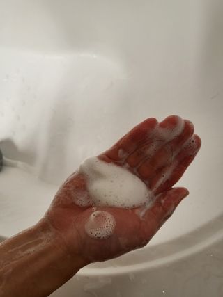 프리마인 더이상 뻣뻣하고 효과없는 탈모샴푸는 NO. 근본부터 케어하는 셀베이스 그린티샴푸(500ml) — 5점을 준 리뷰어가 2023년 5월 올린 사용 사진