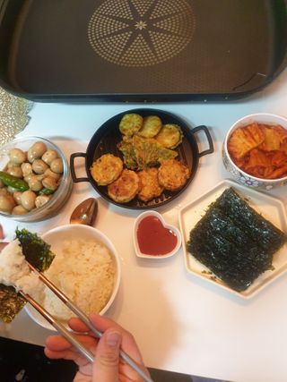 [해림맛김] 들기름에 구운 바삭바삭 김 4종 세트 + 1종 랜덤발송 총5개입 — 5점을 준 리뷰어가 2021년 2월 올린 사용 사진