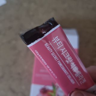 보뚜 슈퍼푸드 뷰티 시크릿 석류 콜라겐 젤리스틱 15포 — 5점을 준 리뷰어가 2021년 12월 올린 사용 사진