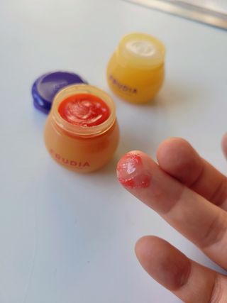 [후르디아] 올리브영 꿀과즙 립밤 2종 (블루베리/석류) — 5점을 준 리뷰어가 2021년 11월 올린 사용 사진