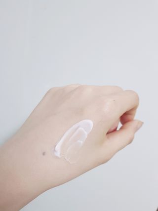 위시스 프리미엄 글루타치온  화이트닝 바디로션 — 4점을 준 리뷰어가 2022년 12월 올린 사용 사진