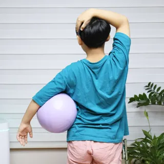 [트라택] 홈 필라테스 SET [미니짐볼+웨이트볼(0.5kg&1kg+요가블럭] — 5점을 준 리뷰어가 2022년 8월 올린 사용 사진