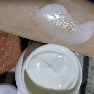 버텍스넘버원 버텍스 넘버원 햄프씨드오일 핸드밤, 바디크림 — 5점을 준 리뷰어가 2022년 3월 올린 사용 사진