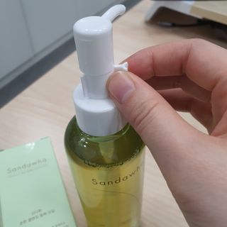 스킨큐어 산다화 순한 클렌징 동백 오일 200ml — 5점을 준 리뷰어가 2023년 3월 올린 사용 사진