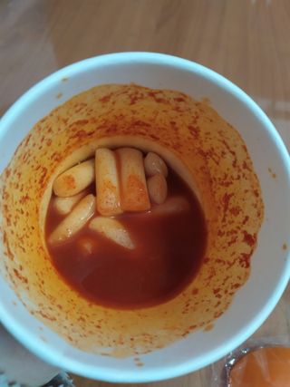 유비쿡 컵떡볶이 매운컵떡볶이2개/ 짜장컵떡볶이 2개  총 4개세트 — 4.5점을 준 리뷰어가 2021년 3월 올린 사용 사진