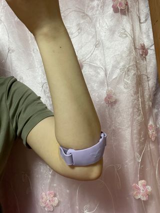 NAROO 스너그그랩 SE1 가볍고 통기성 좋은 엘보 팔꿈치 보호대 — 5점을 준 리뷰어가 2023년 3월 올린 사용 사진