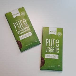 당류2g 자일리톨로 단맛을낸 슈카 퓨어비건 무설탕초콜릿 Xucker vegan 2개입 — 4점을 준 리뷰어가 2021년 4월 올린 사용 사진