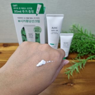 [AHC] 세이프온 에센스 선크림 올리브영 스페셜 증정 기획세트 — 5점을 준 리뷰어가 2022년 6월 올린 사용 사진