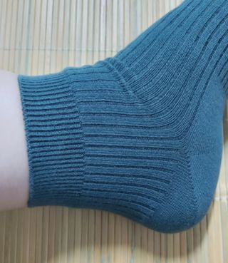 [사이즈가 있는 양말 필로이] 남/여 골지 발목 양말 4족 세트 남【S, M, L, XL】여【S, M, L】_컬러 랜덤 — 5점을 준 리뷰어가 2022년 6월 올린 사용 사진