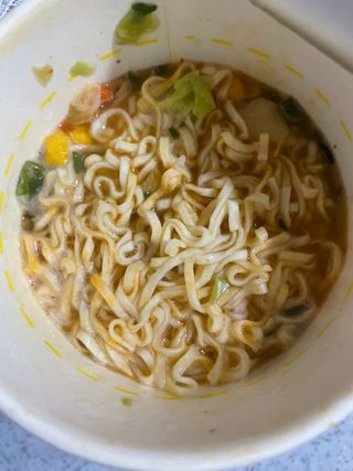 NISSIN 닛신 컵누들  4종 - 씨푸드오리지날, 씨푸드 스파이시, 씨푸드 커리, 씨푸드 XO소스 — 5점을 준 리뷰어가 2022년 2월 올린 사용 사진