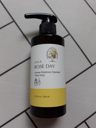 라라로즈데이 시즌2 여성청결제 200ml 아로마 페미민 클렌저, 독일더마인증 — 4.5점을 준 리뷰어가 2021년 8월 올린 사용 사진