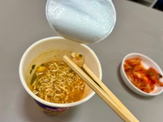 NISSIN 닛신 컵누들  4종 - 씨푸드오리지날, 씨푸드 스파이시, 씨푸드 커리, 씨푸드 XO소스 — 5점을 준 리뷰어가 2023년 1월 올린 사용 사진