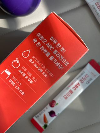 아임오 ABC 콜라겐 젤리 14포 — 4점을 준 리뷰어가 2022년 2월 올린 사용 사진