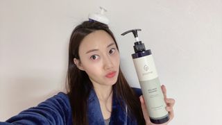 유메이 웰니스 샴푸 + 유메이 스칼프 브러쉬 — 5점을 준 리뷰어가 2021년 12월 올린 사용 사진