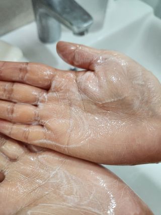 프리마인 메이크업과 들뜨는 각질까지 한방에 깐달걀로! 순하기까지한 셀베이스 그린티클렌저(200ml) — 4점을 준 리뷰어가 2023년 4월 올린 사용 사진