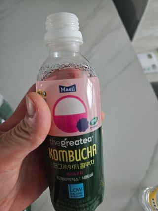 더그레잇티 콤부차 [매일유업] 더그레잇티 44kcal 콤부차 300ml *12개입 (오리지널 6개+베리리치 6개) — 5점을 준 리뷰어가 2023년 7월 올린 사용 사진