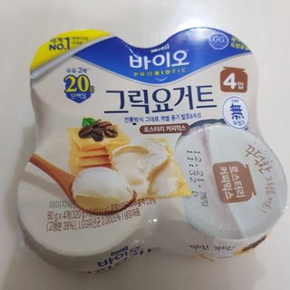 매일바이오 그릭요거트 오리지널 플레인 4개, 로스터리 커피믹스 4개 — 5점을 준 리뷰어가 2021년 12월 올린 사용 사진